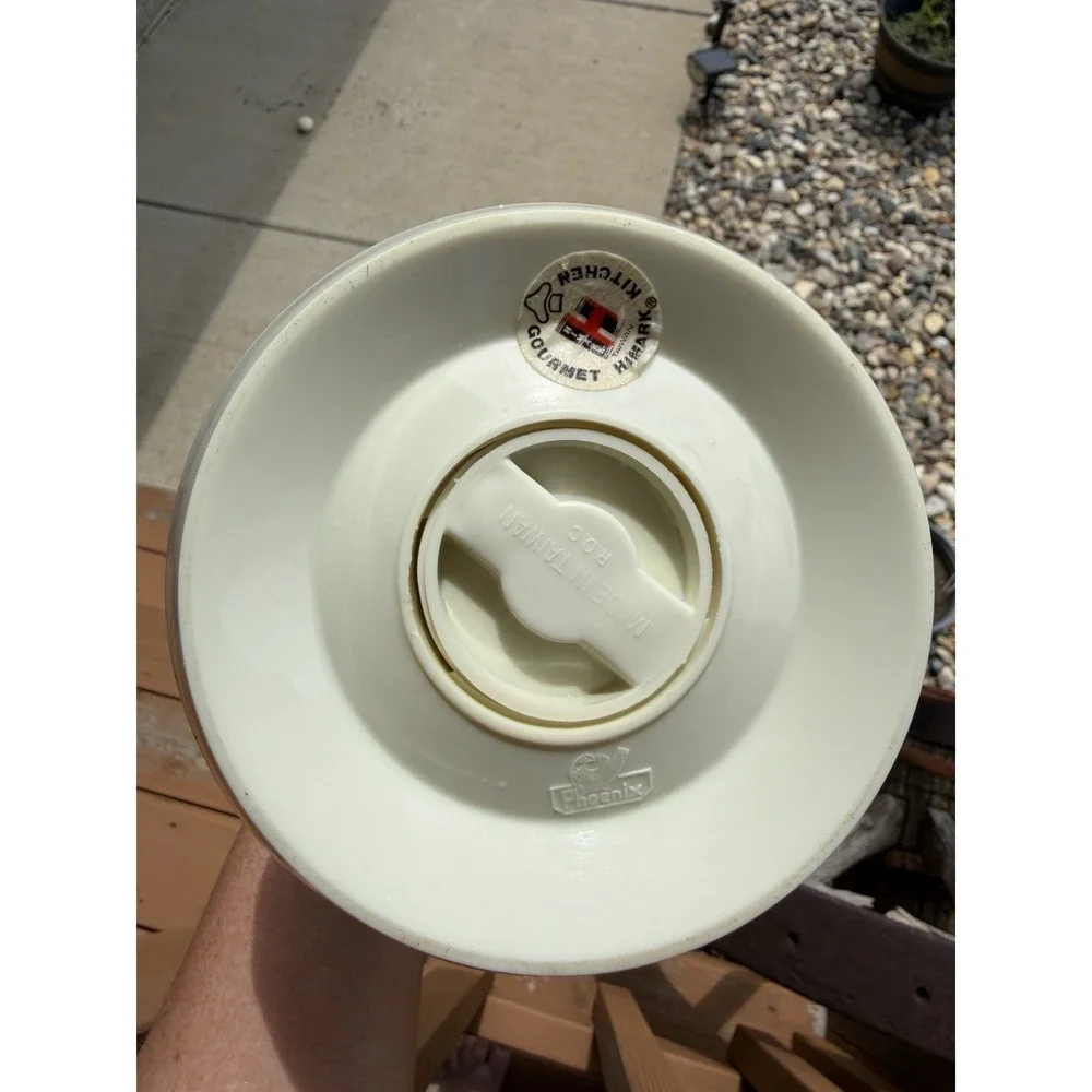 Phoenix Floral Beige Plastic Pitcher w/ Lid 1.5 qt Vintage/Retro